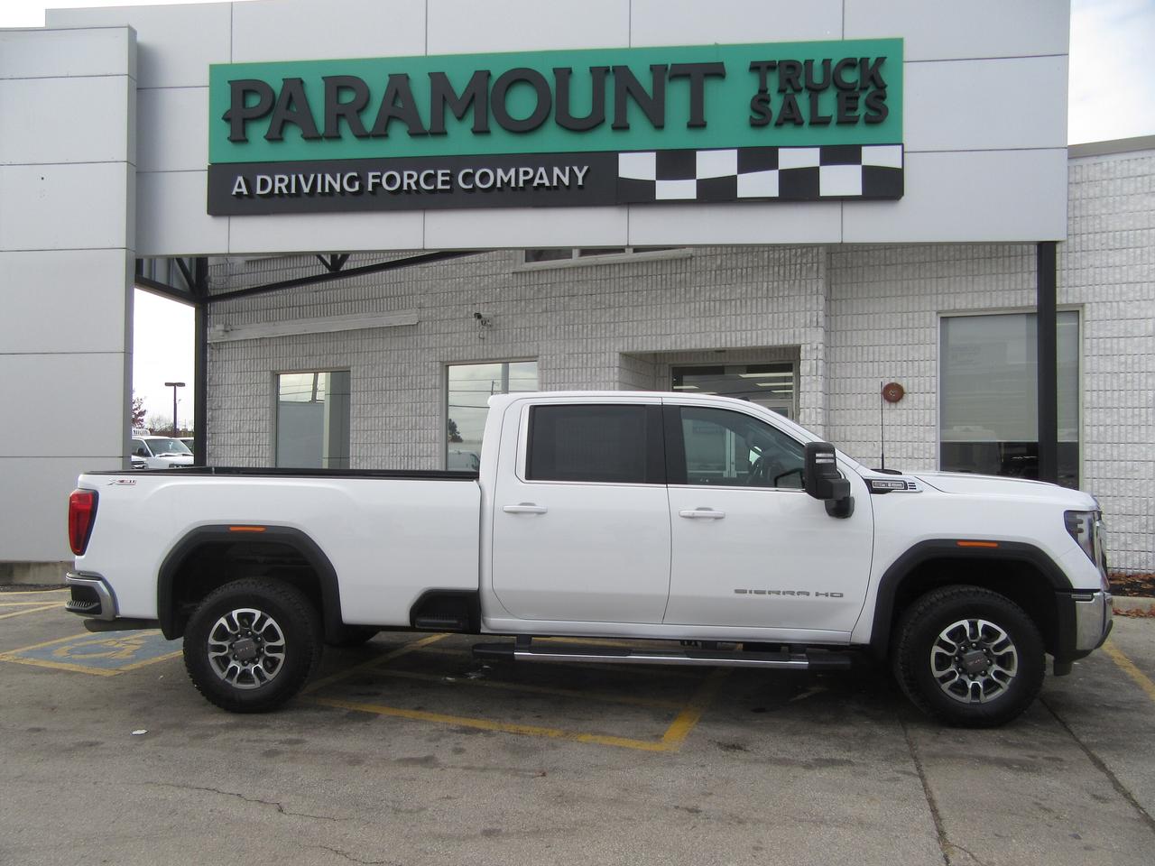 2024 GMC 2500 HD GAS 4X4 CREW CAB SLE PKG WITH 8 FT LONG BOX Photo