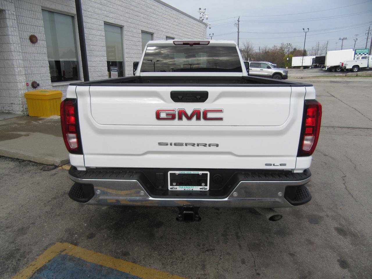 2024 GMC 2500 HD GAS 4X4 CREW CAB SLE PKG WITH 8 FT LONG BOX Photo2