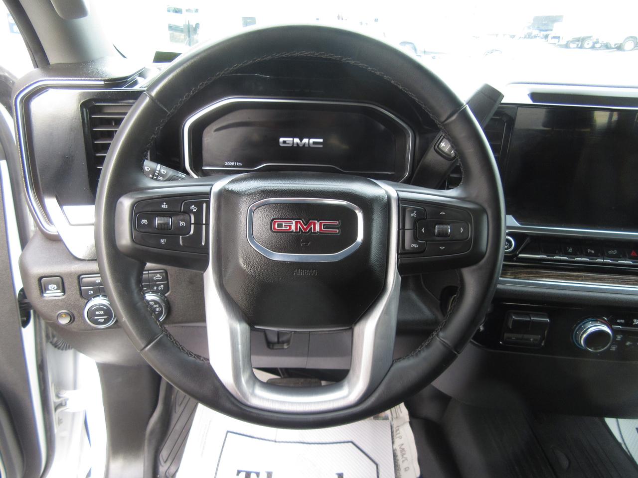 2024 GMC 2500 HD GAS 4X4 CREW CAB SLE PKG WITH 8 FT LONG BOX Photo