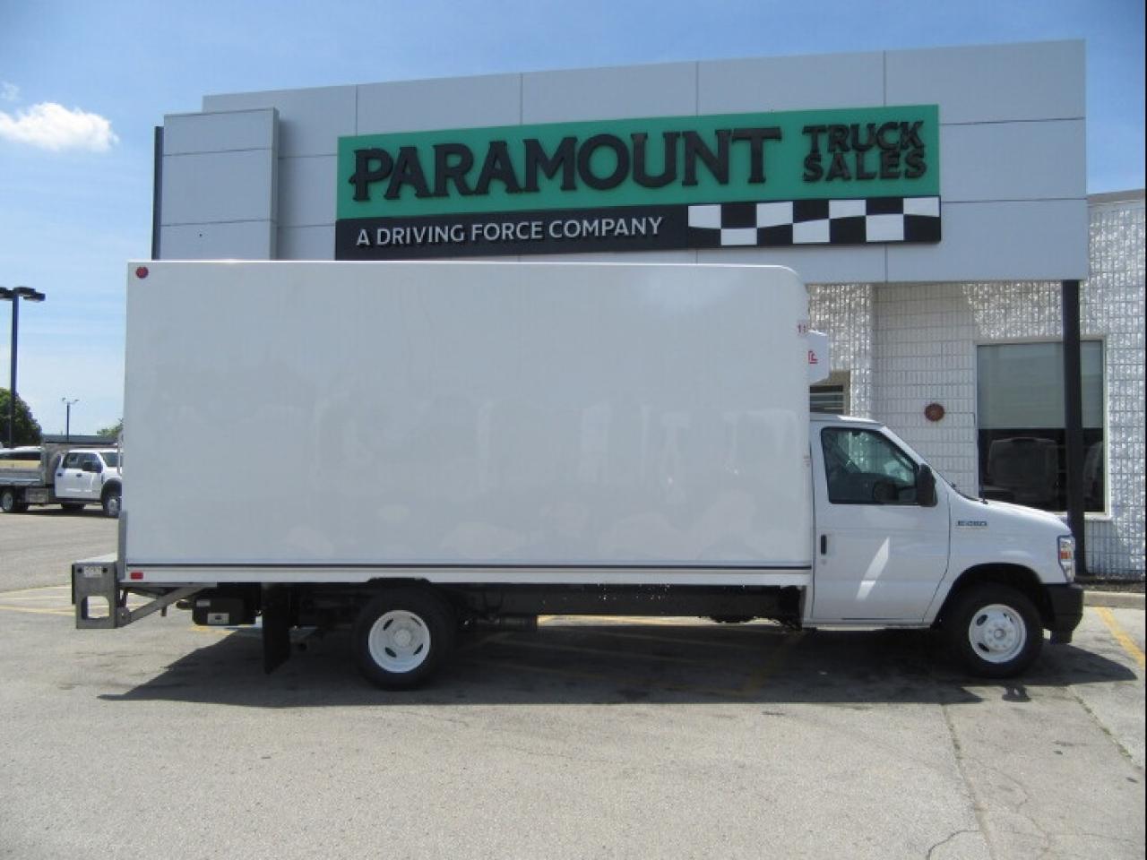 2023 Ford Super Duty E-450 DRW GAS 16FT HIGH BOX LIFTGATE & NEW REEFER SYSTEM Photo