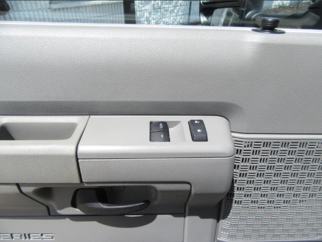 2023 Ford Super Duty E-450 DRW GAS 16FT HIGH BOX LIFTGATE & NEW REEFER SYSTEM Photo