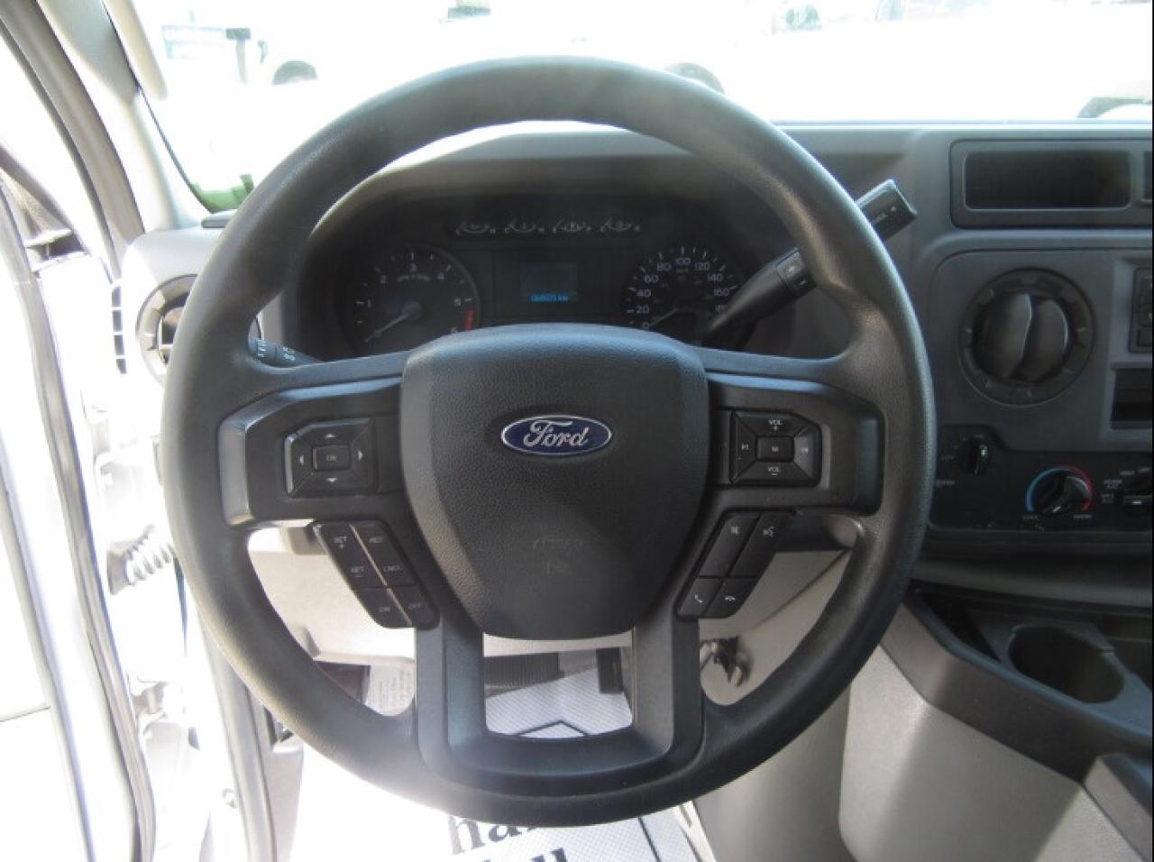 2023 Ford Super Duty E-450 DRW GAS 16FT HIGH BOX LIFTGATE & NEW REEFER SYSTEM Photo