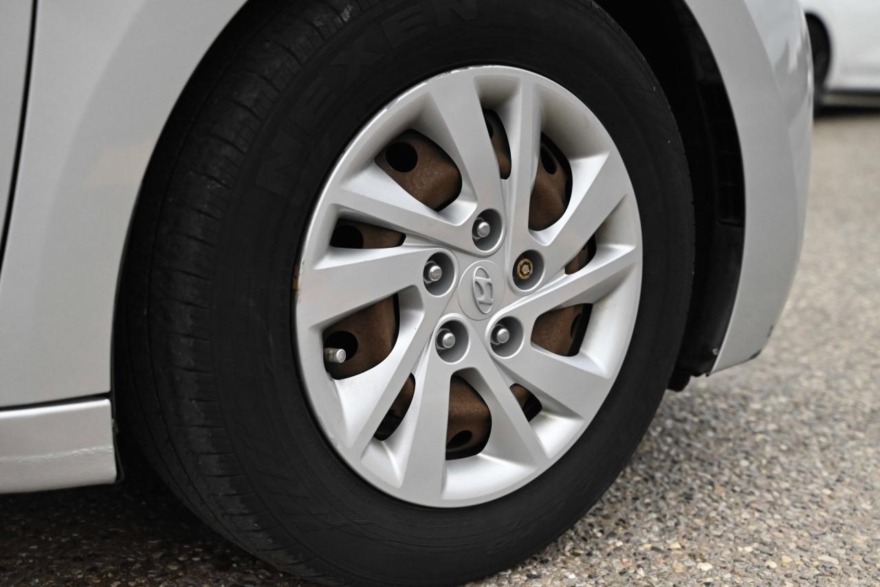 2017 Hyundai Elantra LE Photo