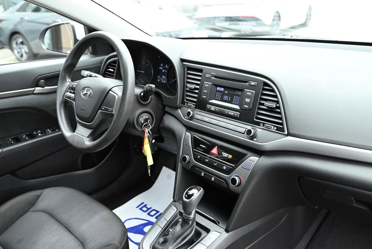 2017 Hyundai Elantra LE Photo