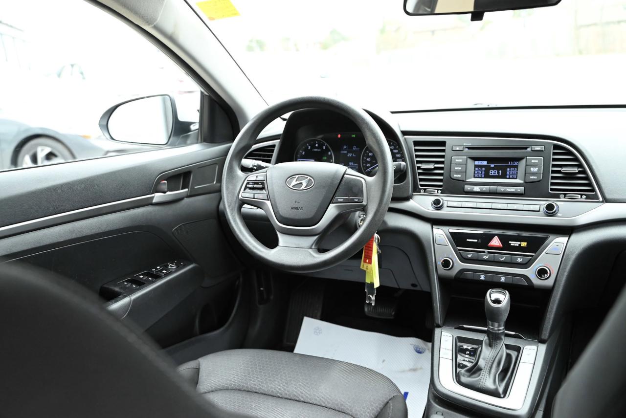 2017 Hyundai Elantra LE Photo