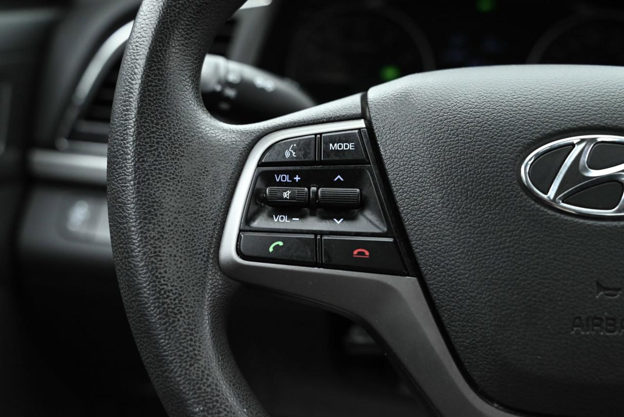 2017 Hyundai Elantra LE Photo