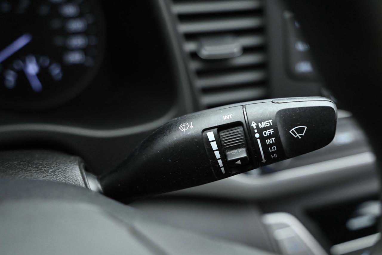 2017 Hyundai Elantra LE Photo