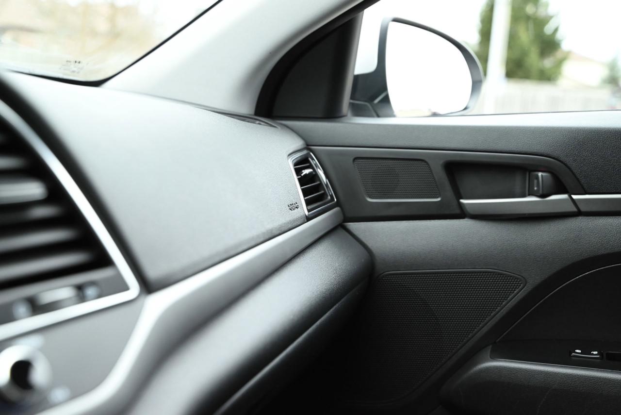 2017 Hyundai Elantra LE Photo