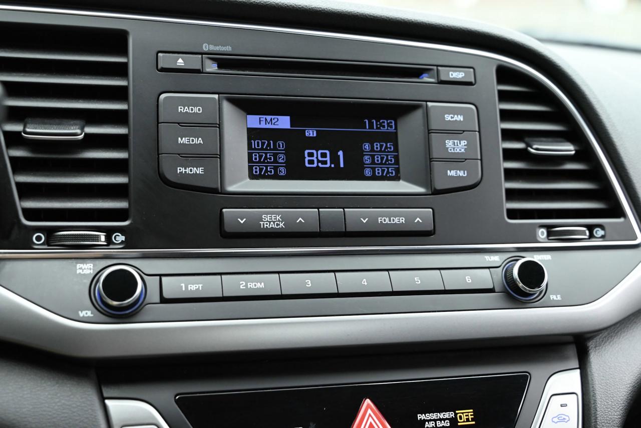 2017 Hyundai Elantra LE Photo