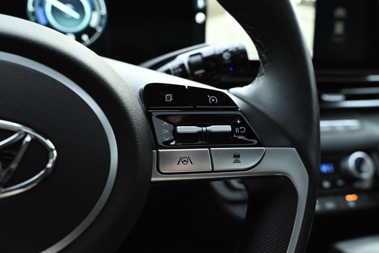 2023 Hyundai Elantra Hybrid Luxury Photo