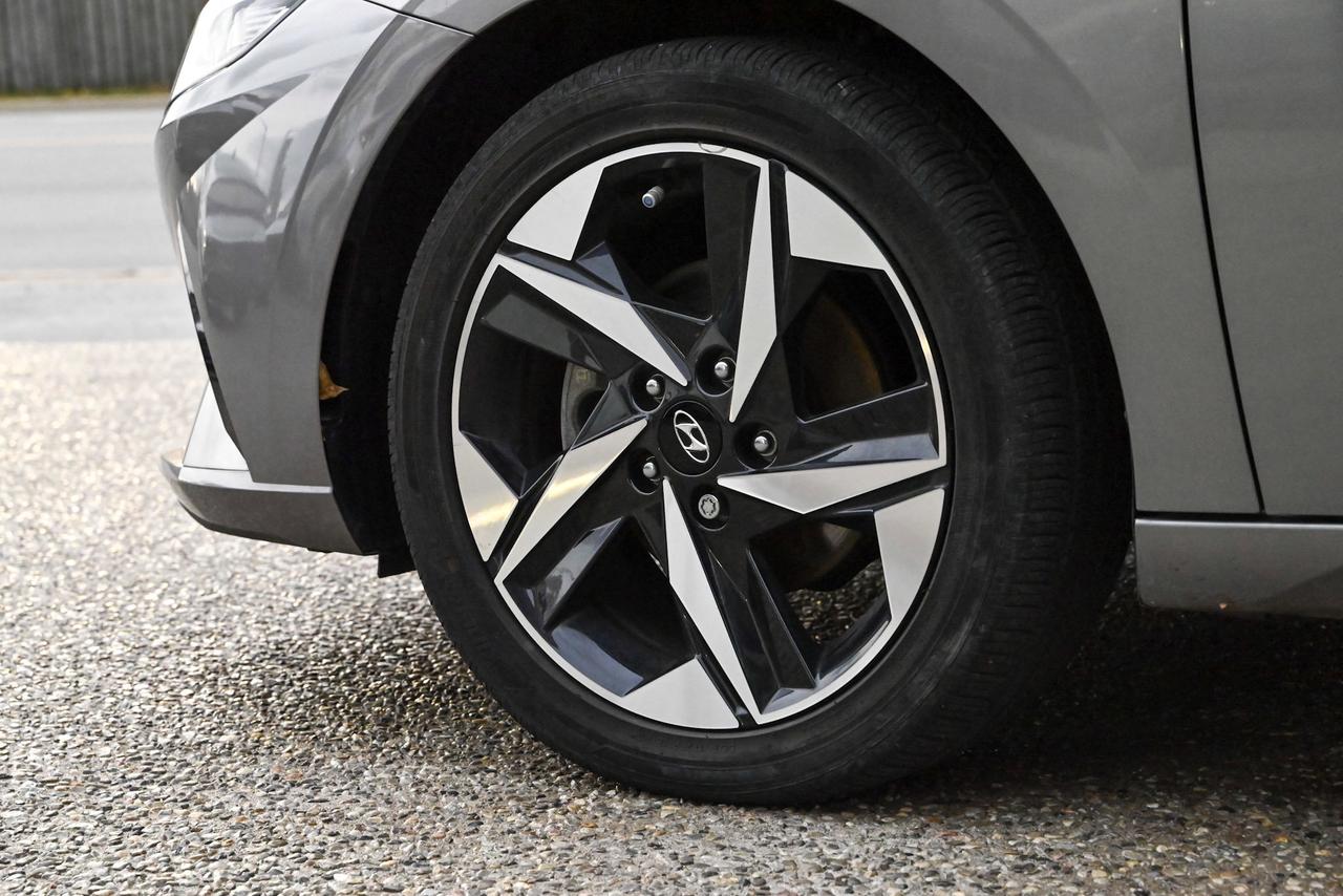 2023 Hyundai Elantra Hybrid Luxury Photo