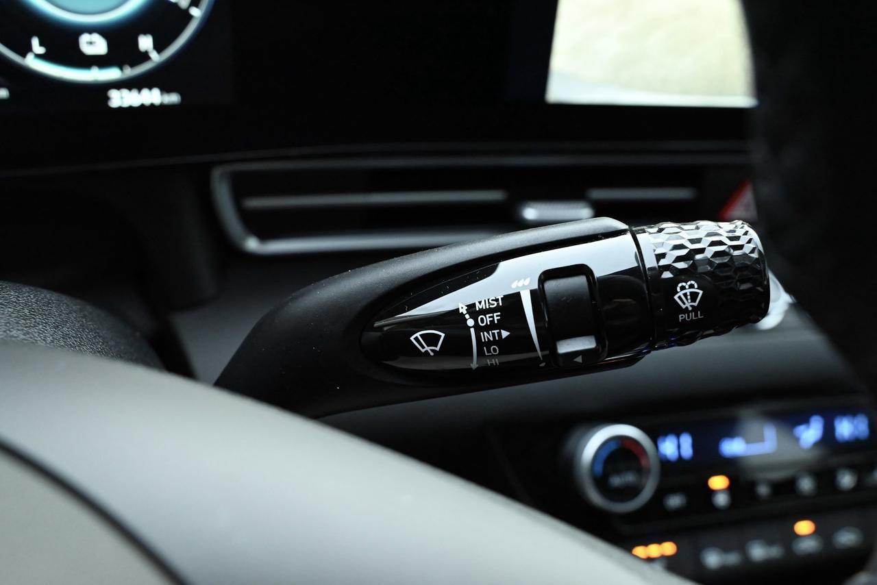 2023 Hyundai Elantra Hybrid Luxury Photo