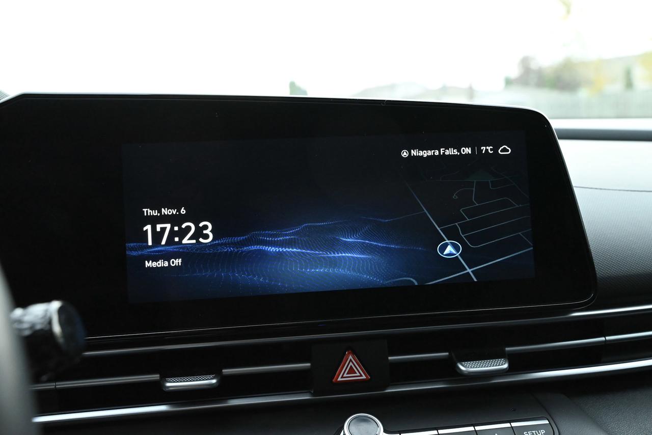 2023 Hyundai Elantra Hybrid Luxury Photo