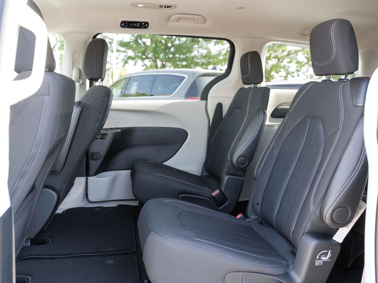 2024 Chrysler Grand Caravan SXT 2WD  Gps SiriusXM Photo