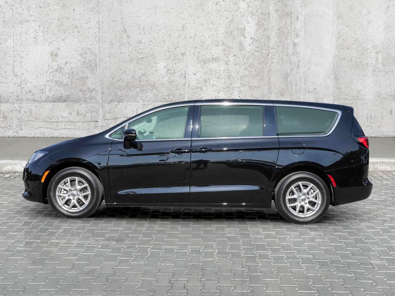 2024 Chrysler Grand Caravan SXT 2WD  Gps SiriusXM Photo2