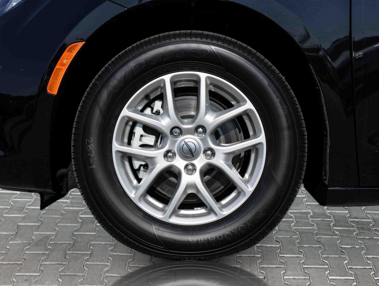 2024 Chrysler Grand Caravan SXT 2WD  Gps SiriusXM Photo