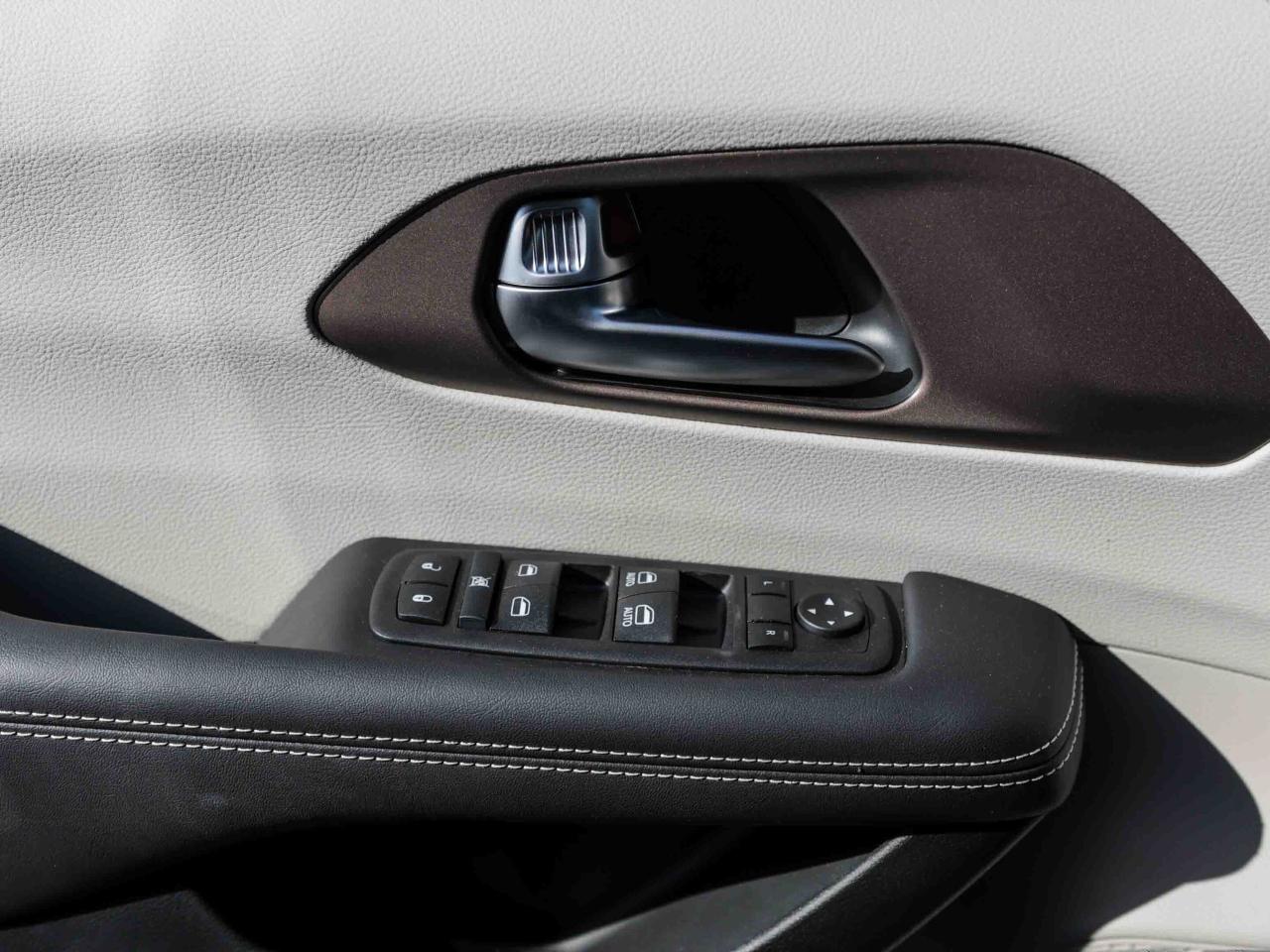 2024 Chrysler Grand Caravan SXT 2WD  Gps SiriusXM Photo