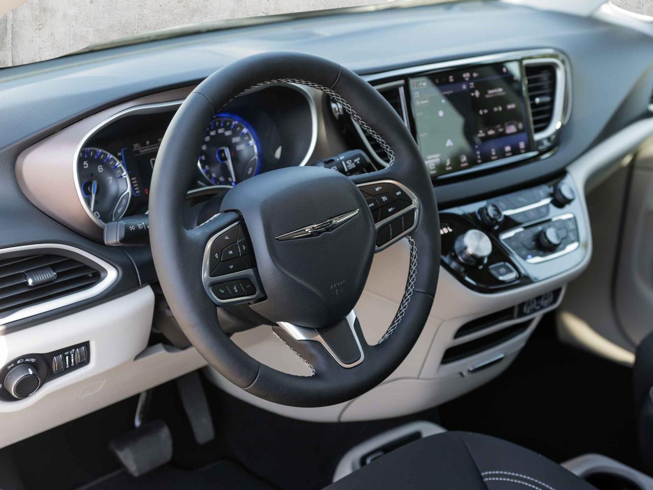 2024 Chrysler Grand Caravan SXT 2WD  Gps SiriusXM Photo