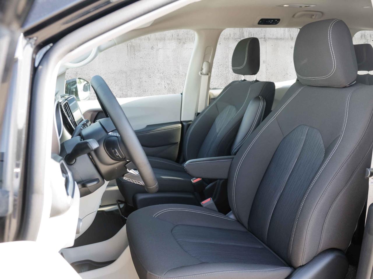 2024 Chrysler Grand Caravan SXT 2WD  Gps SiriusXM Photo