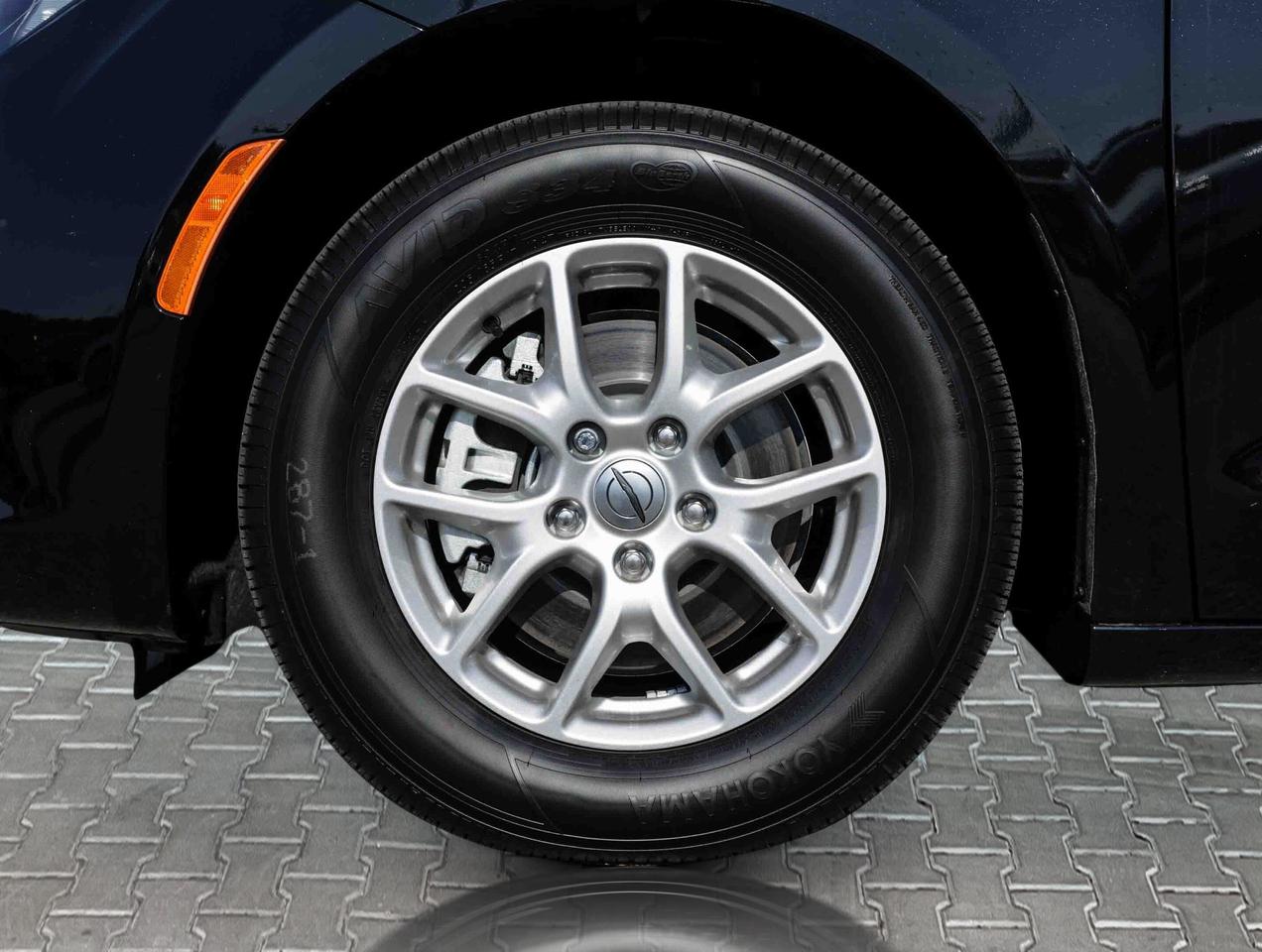 2024 Chrysler Grand Caravan SXT 2WD  Gps SiriusXM Photo