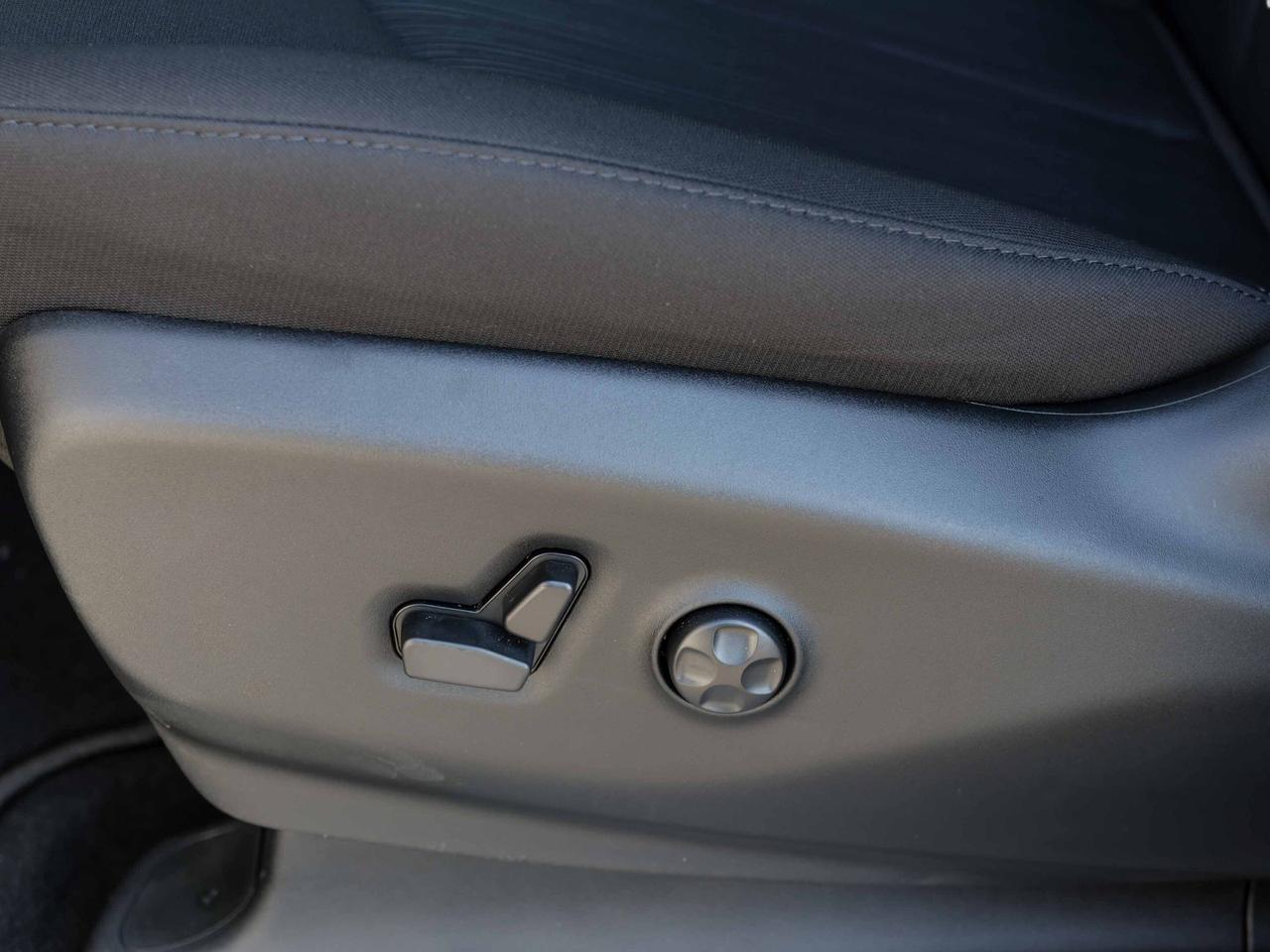 2024 Chrysler Grand Caravan SXT 2WD  Gps SiriusXM Photo