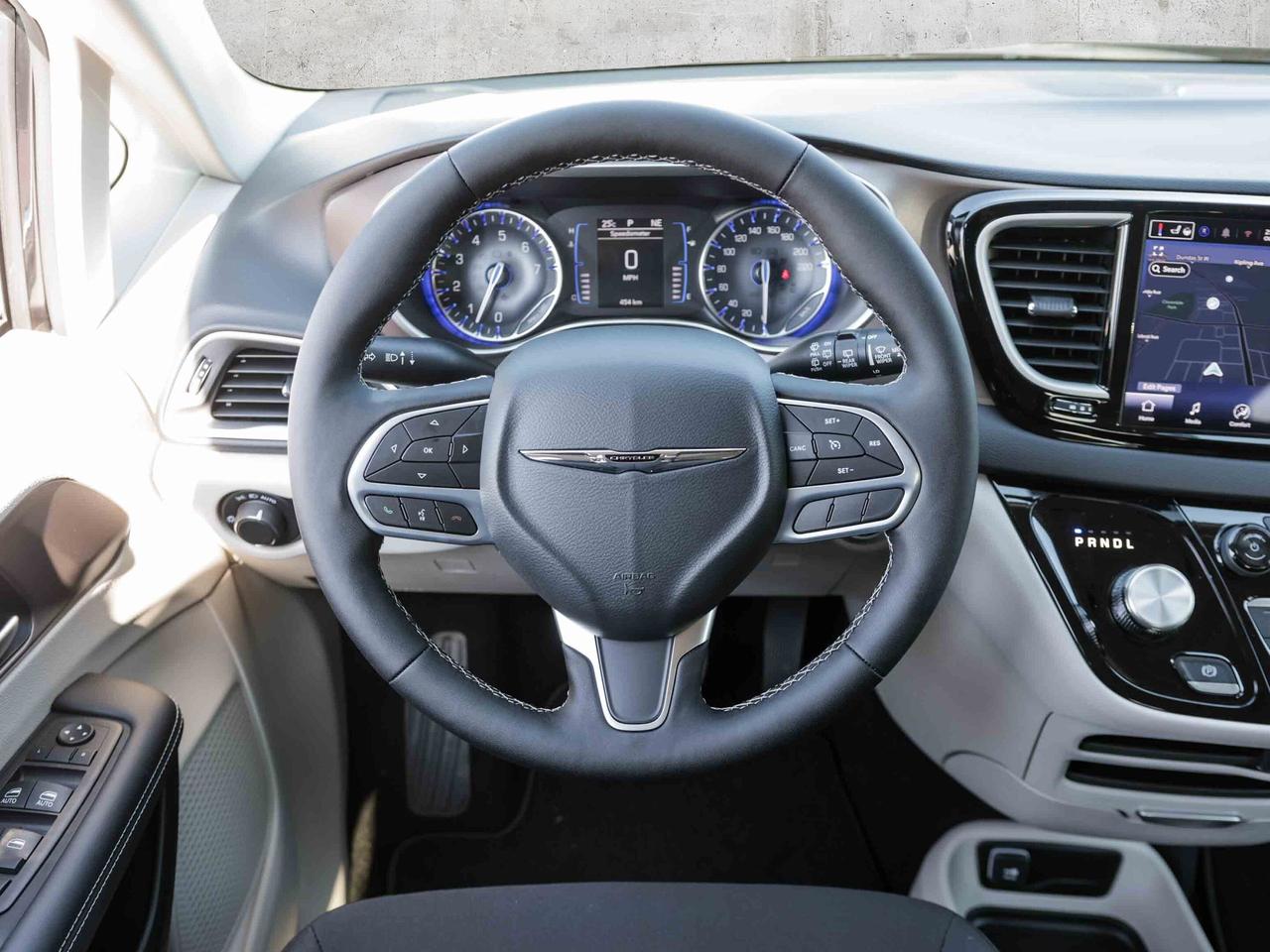 2024 Chrysler Grand Caravan SXT 2WD  Gps SiriusXM Photo