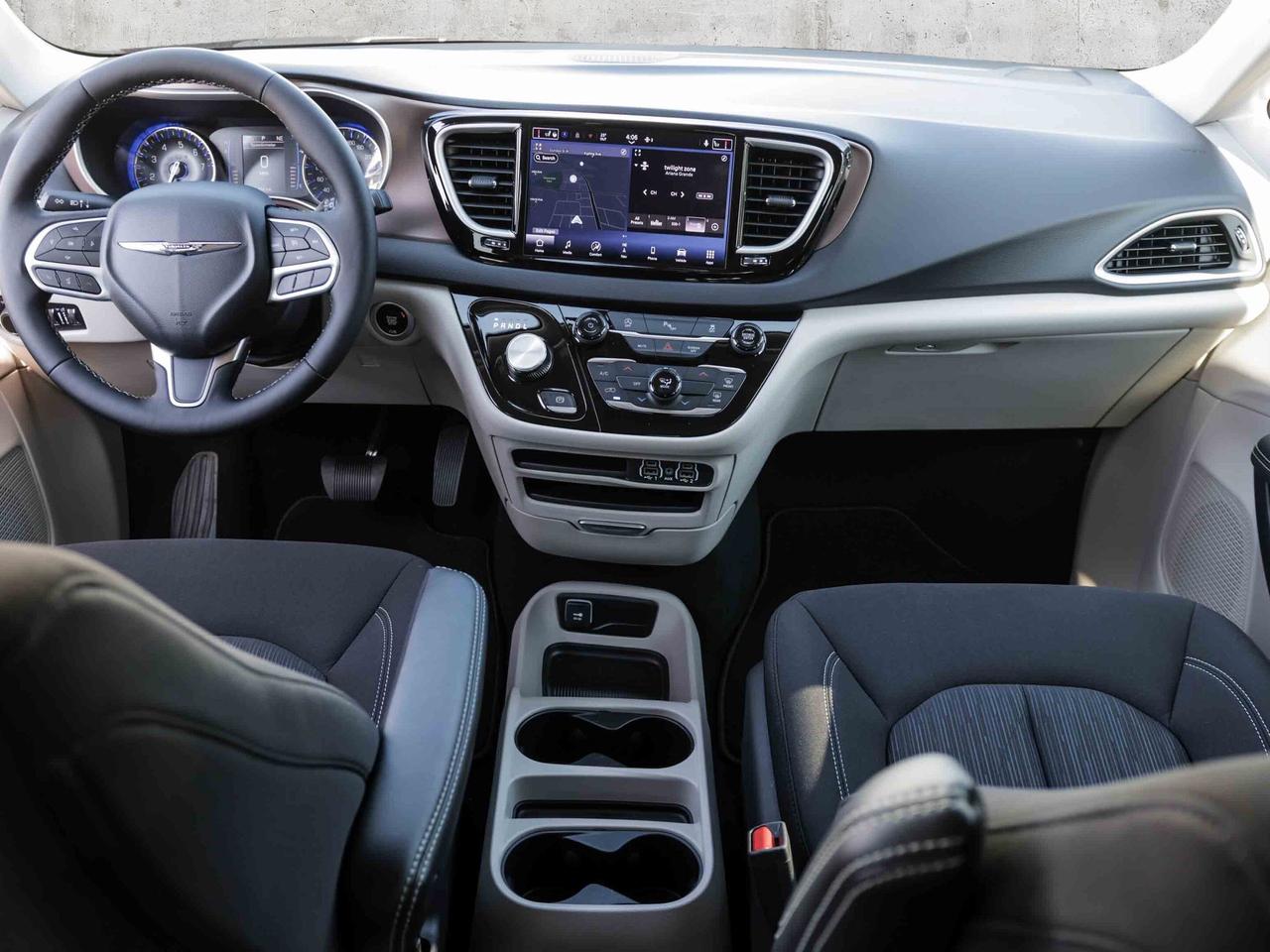 2024 Chrysler Grand Caravan SXT 2WD  Gps SiriusXM Photo