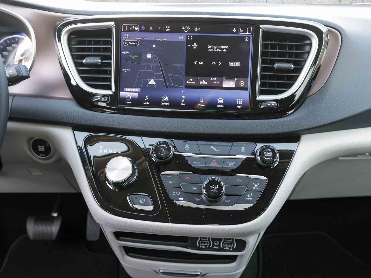 2024 Chrysler Grand Caravan SXT 2WD  Gps SiriusXM Photo