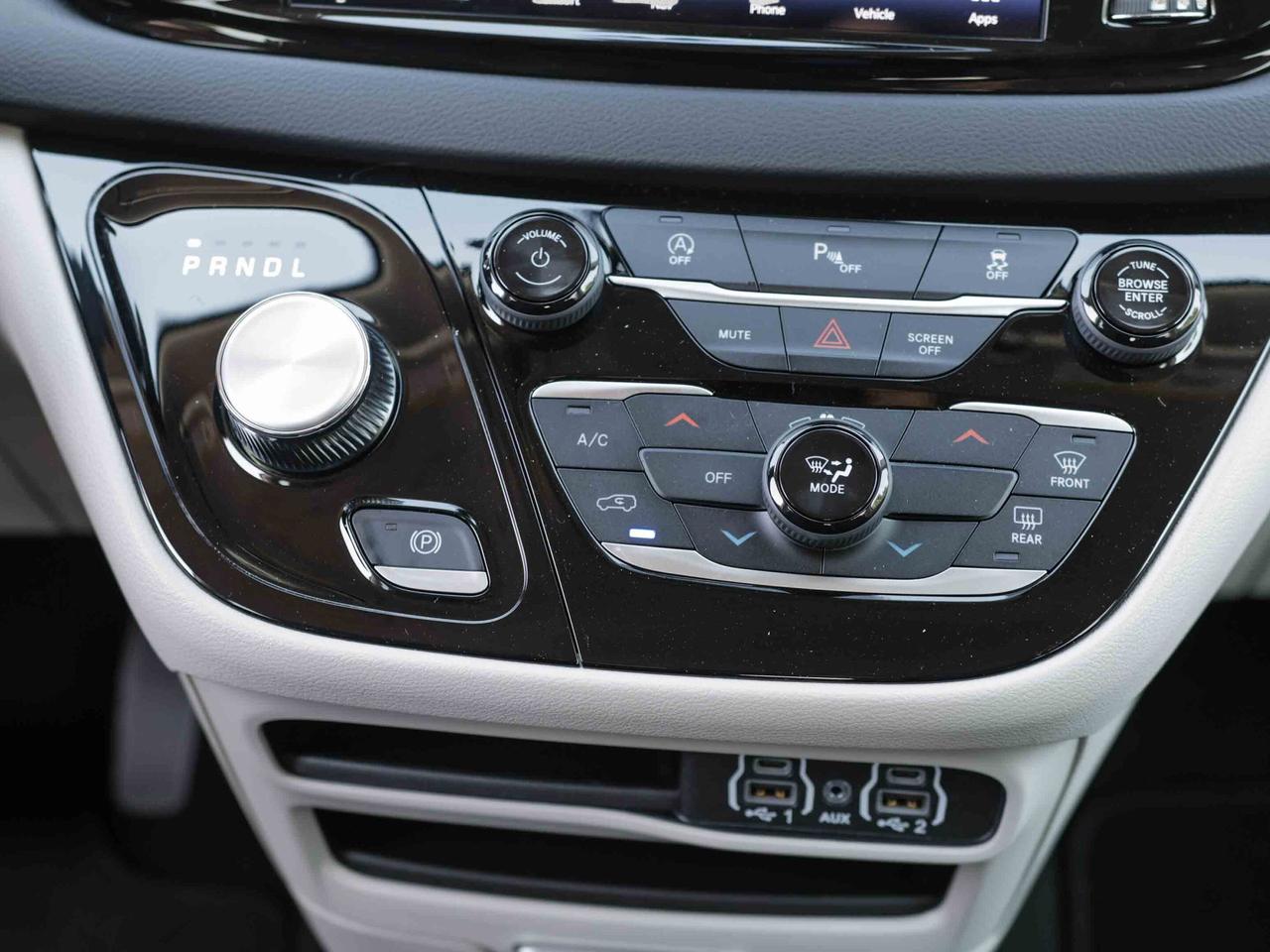 2024 Chrysler Grand Caravan SXT 2WD  Gps SiriusXM Photo