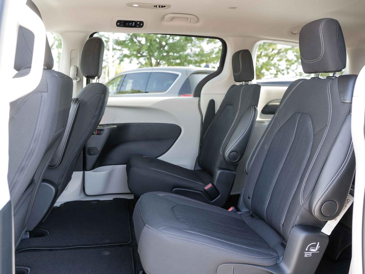 2024 Chrysler Grand Caravan SXT 2WD  Gps SiriusXM Photo