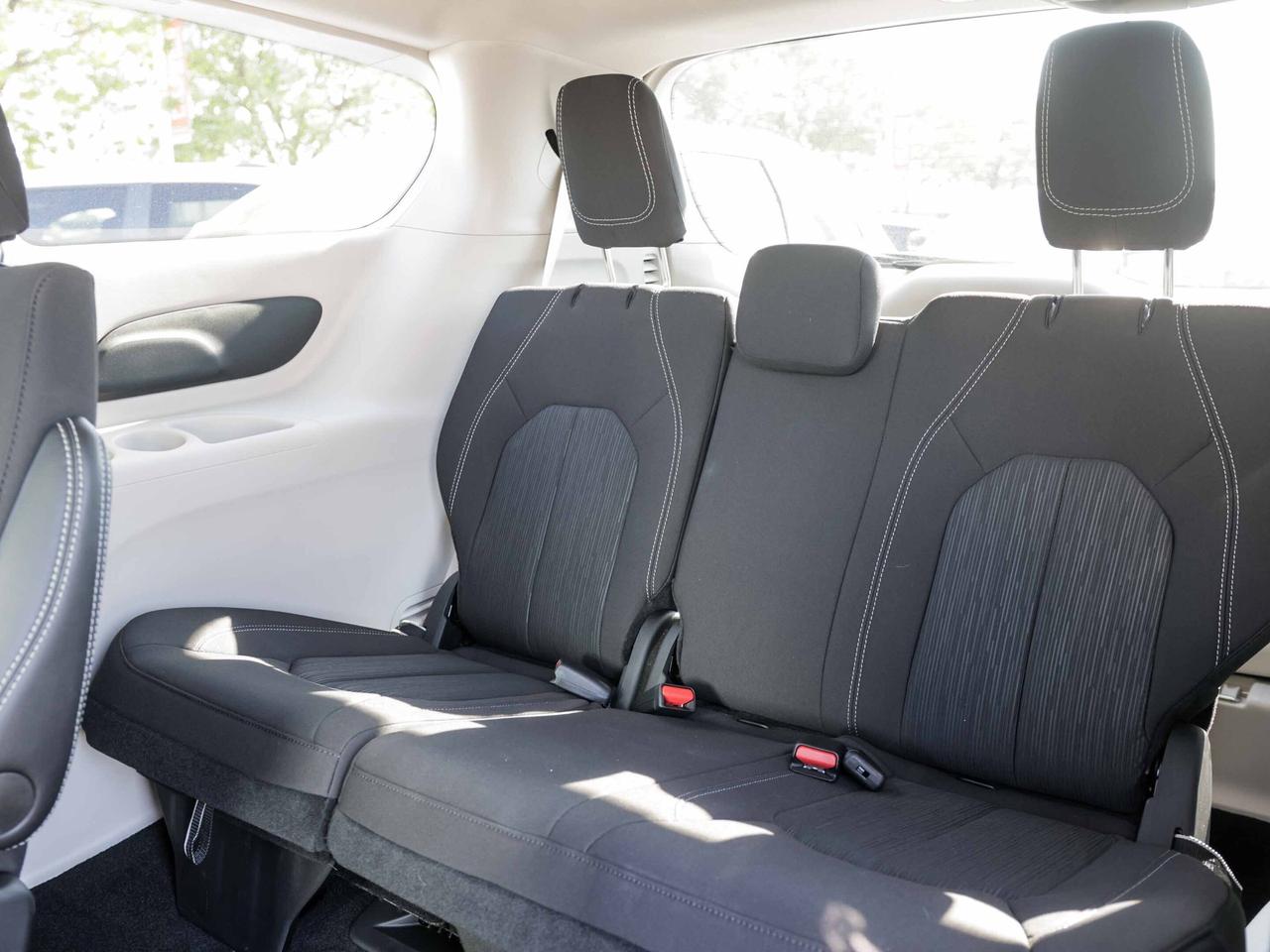 2024 Chrysler Grand Caravan SXT 2WD  Gps SiriusXM Photo