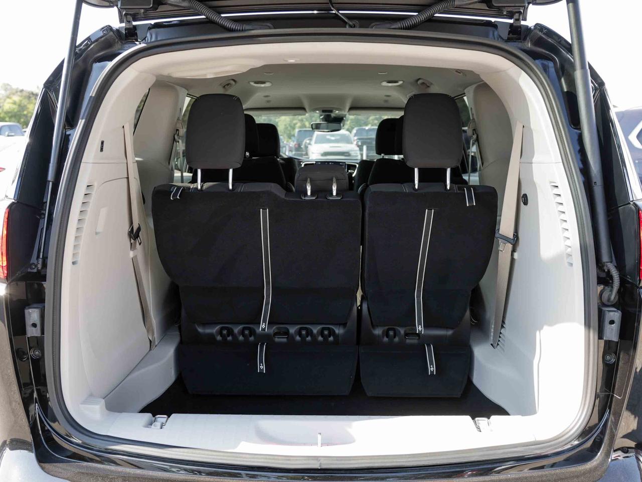 2024 Chrysler Grand Caravan SXT 2WD  Gps SiriusXM Photo