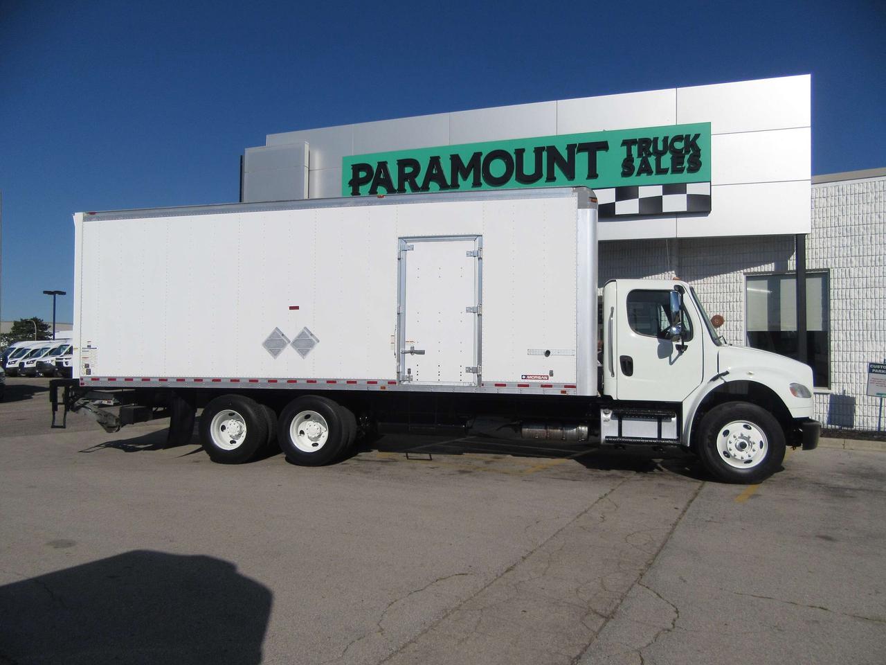 2018 Freightliner M2106 26FT ALUM BOX TANDEM AXLE POWER LIFT GATE & RAMP Photo