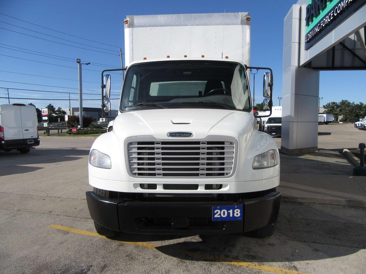 2018 Freightliner M2106 26FT ALUM BOX TANDEM AXLE POWER LIFT GATE & RAMP Photo