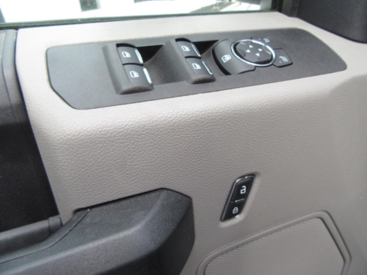 2020 Ford Super Duty F-550 DIESEL CREW 4X4 NEW SERVICE/UTILITY BODY & CRANE Photo