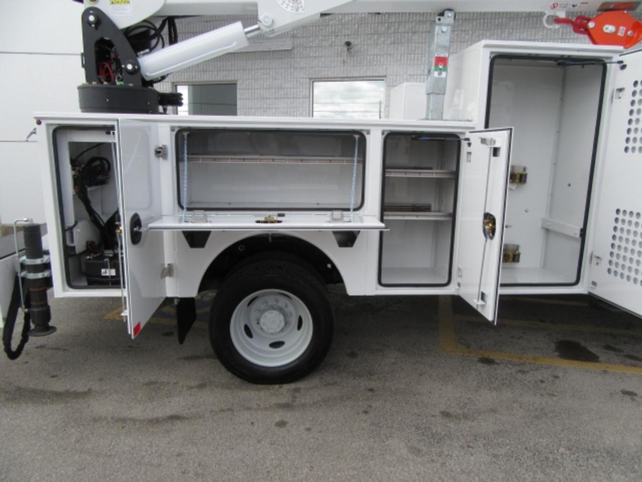 2020 Ford Super Duty F-550 DIESEL CREW 4X4 NEW SERVICE/UTILITY BODY & CRANE Photo3