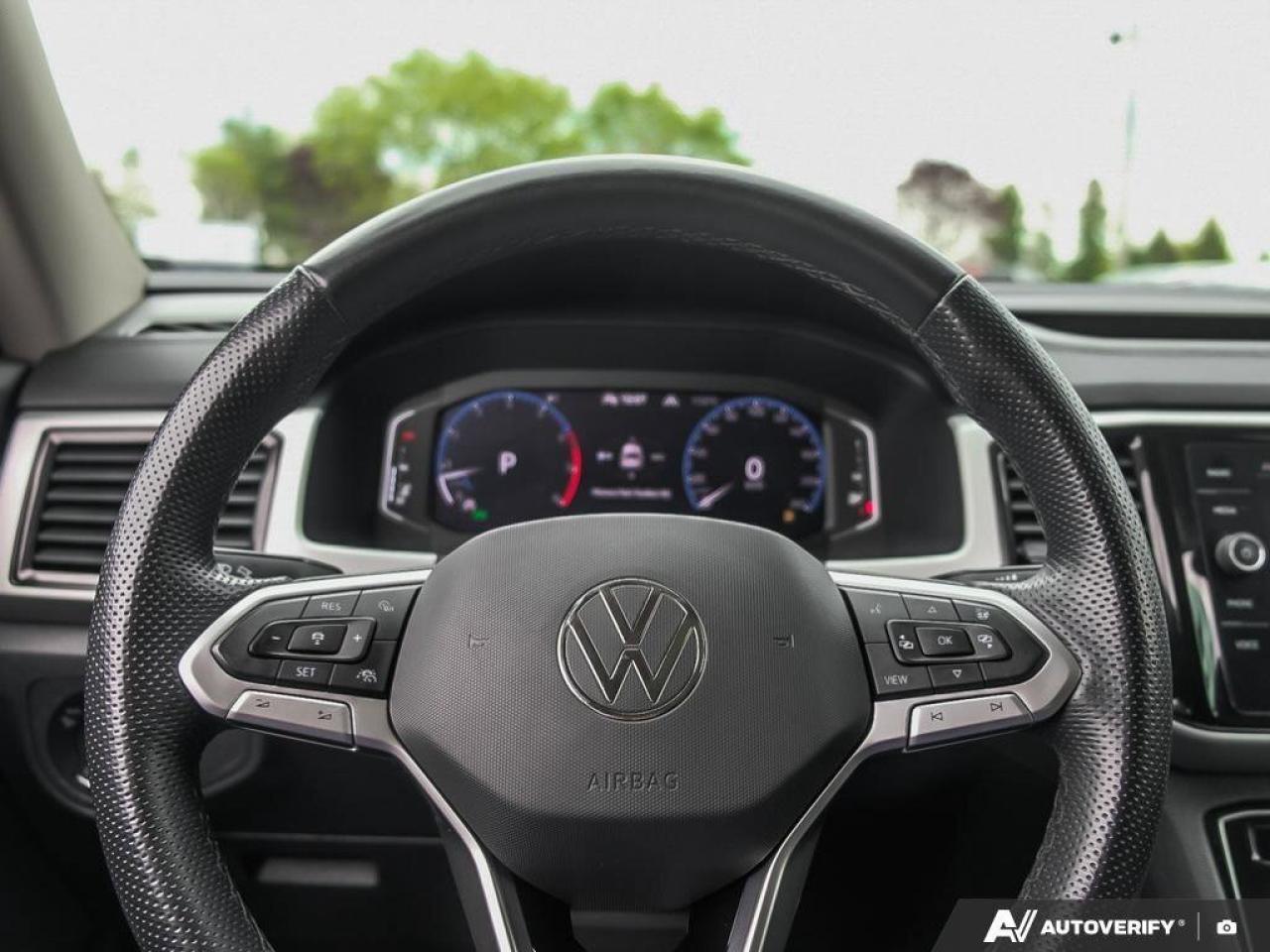 2021 Volkswagen Atlas ExeclineONE-OWNER, ACCIDENT-FREE, NAV, SUNROOF, HT Photo