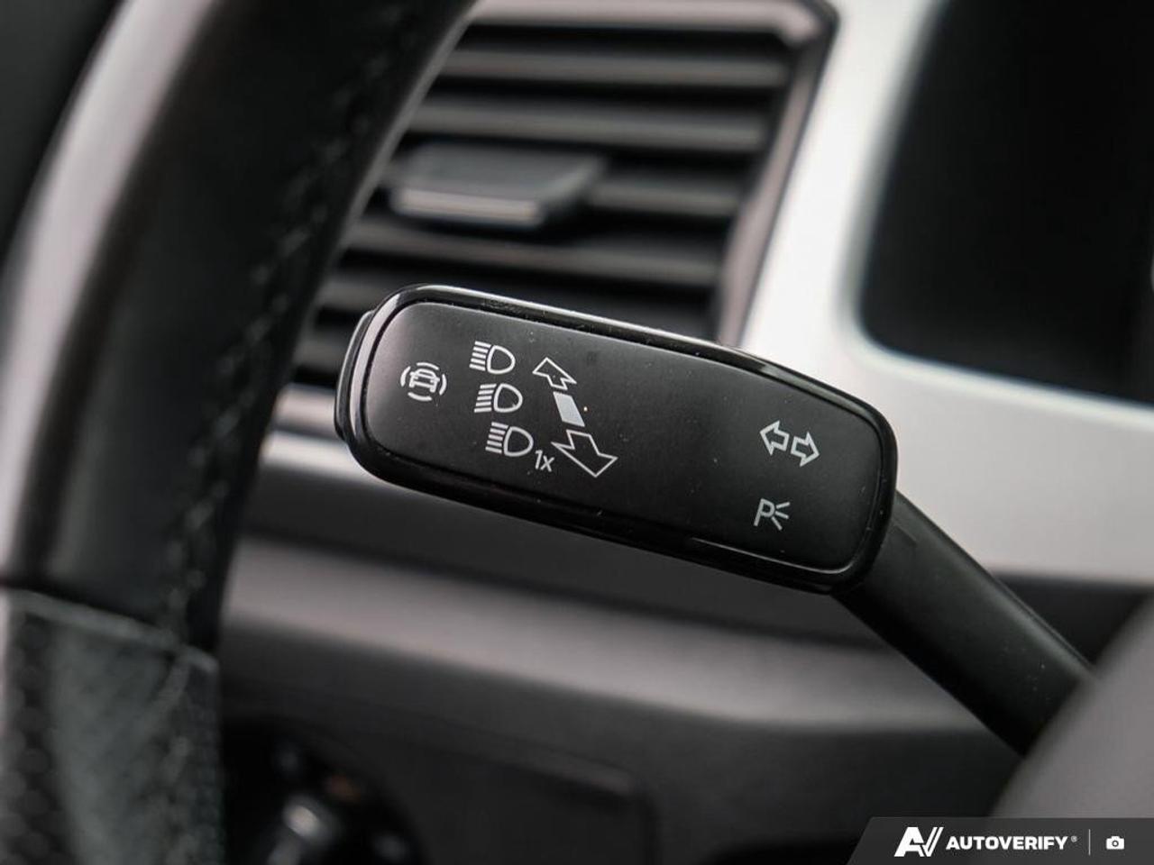 2021 Volkswagen Atlas ExeclineONE-OWNER, ACCIDENT-FREE, NAV, SUNROOF, HT Photo