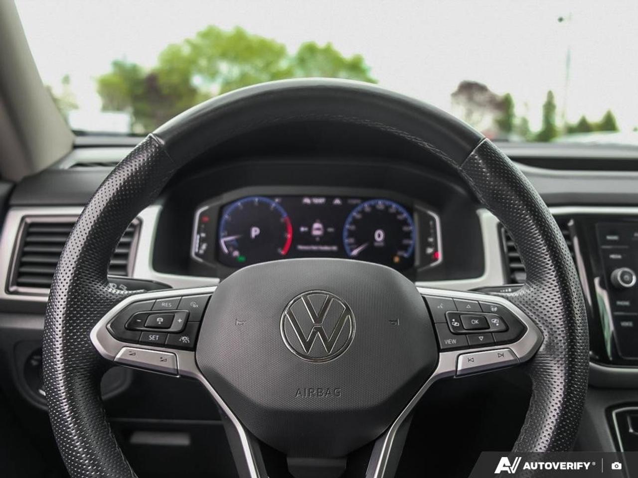 2021 Volkswagen Atlas ExeclineONE-OWNER, ACCIDENT-FREE, NAV, SUNROOF, HT Photo