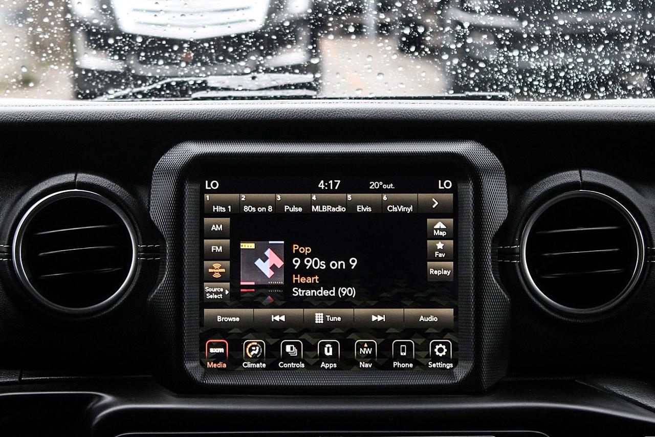 2021 Jeep Gladiator Overland 4x4  Gps SiriusXM HtdSeats BkpCam Photo