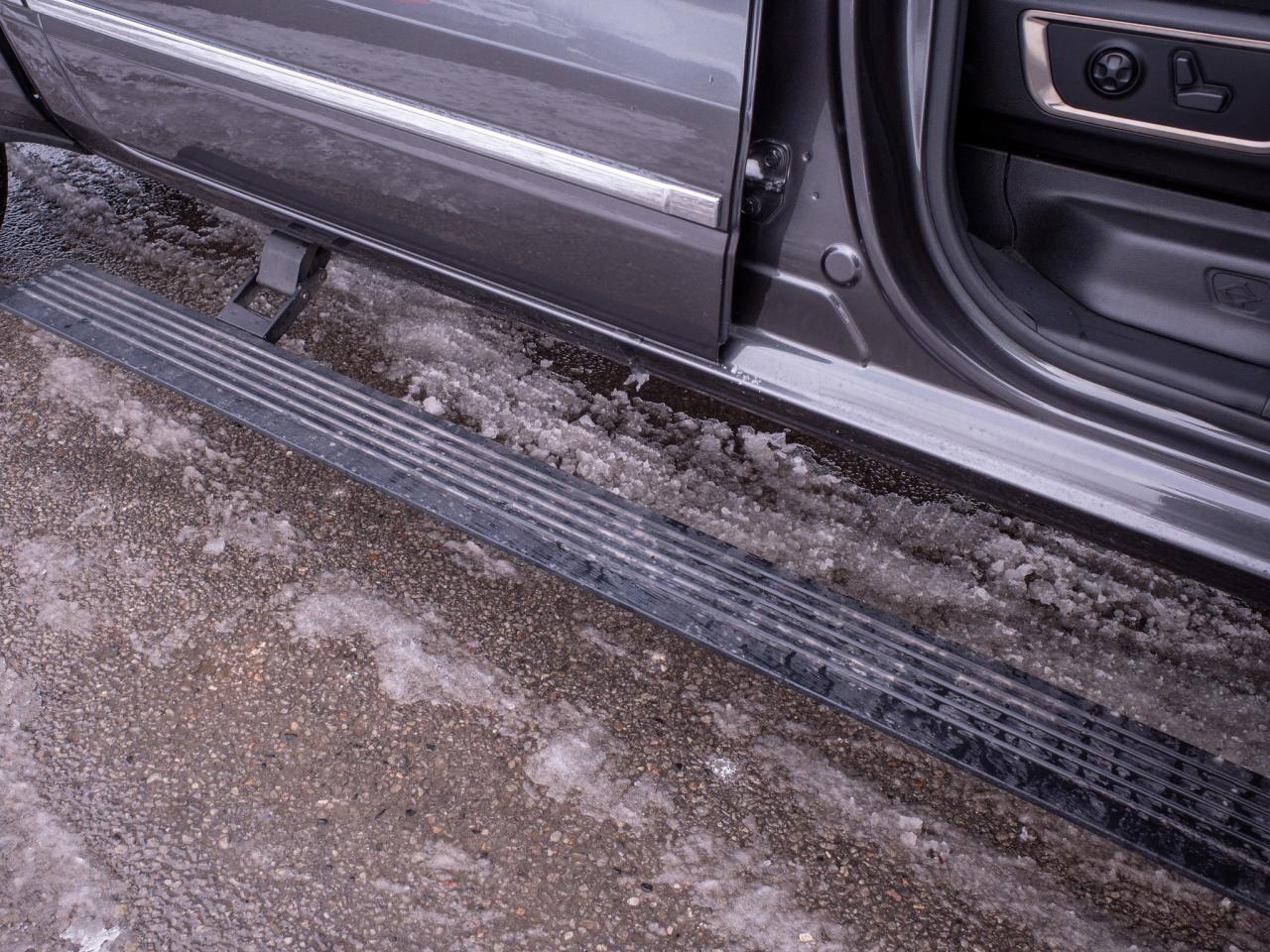 2020 RAM 1500 Limited - Wireless Charging Pad Photo