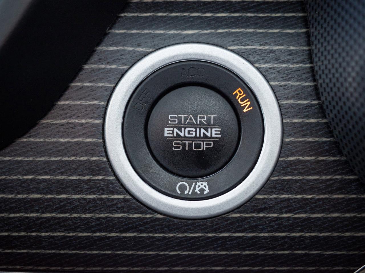 2020 RAM 1500 Limited - Wireless Charging Pad Photo