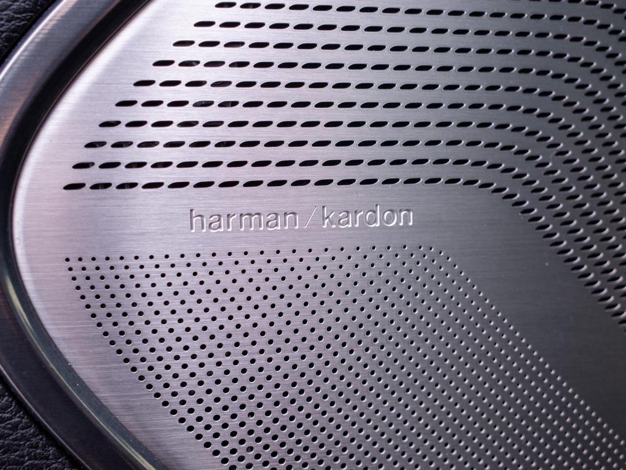 2020 RAM 1500 Limited - Wireless Charging Pad Photo