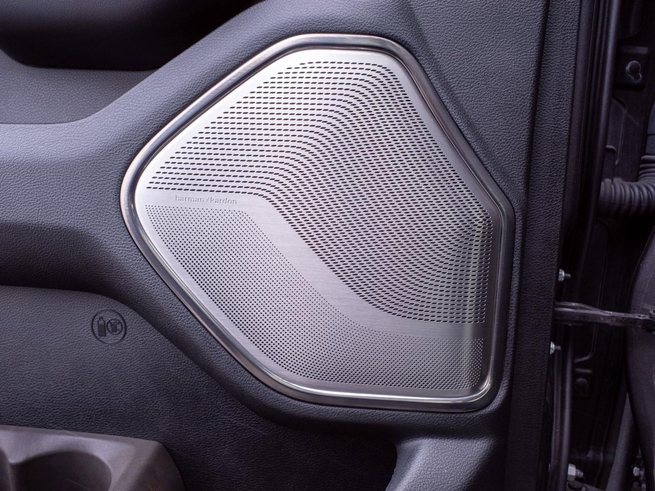 2020 RAM 1500 Limited - Wireless Charging Pad Photo