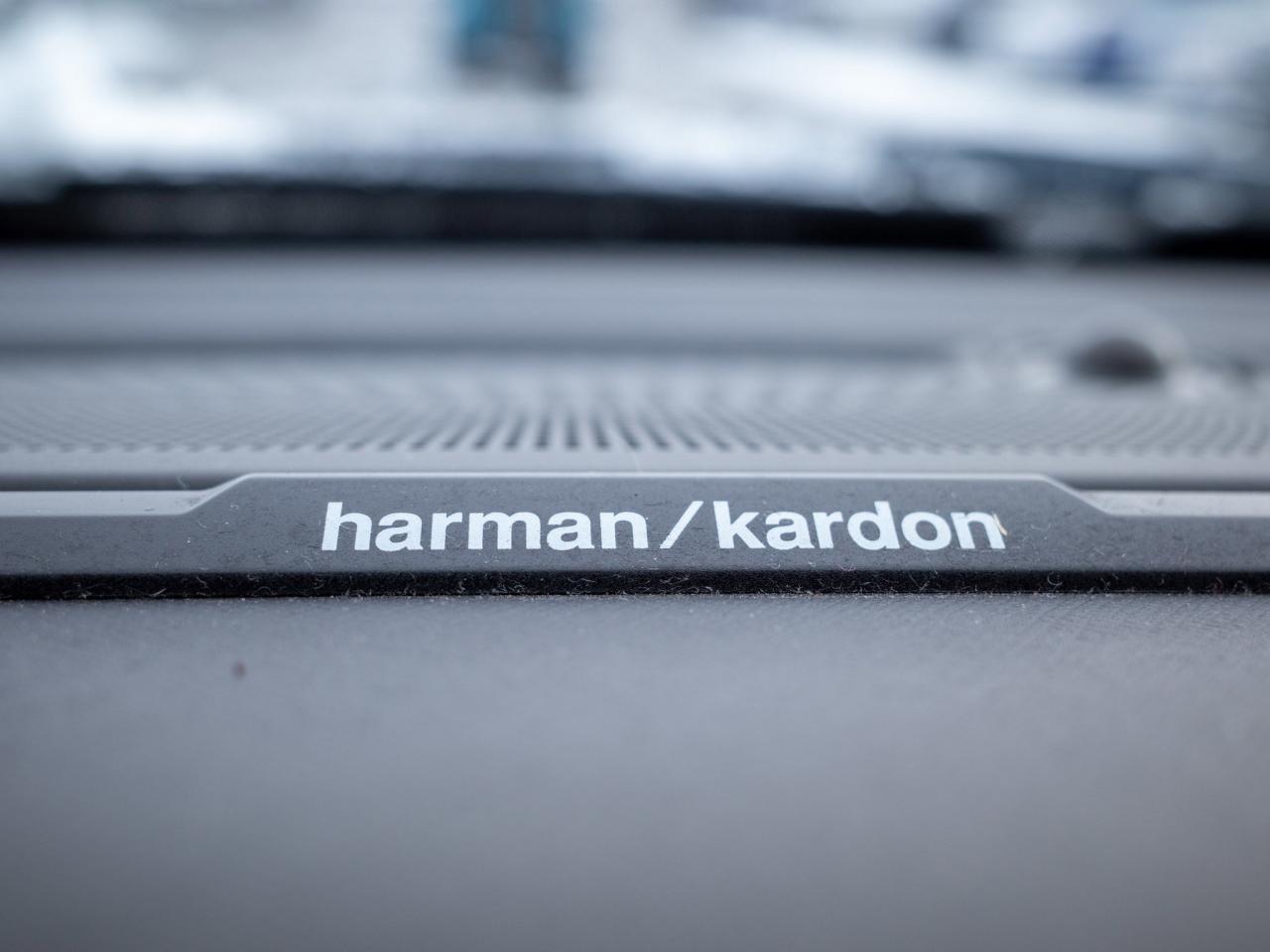 2020 RAM 1500 Limited - Wireless Charging Pad Photo