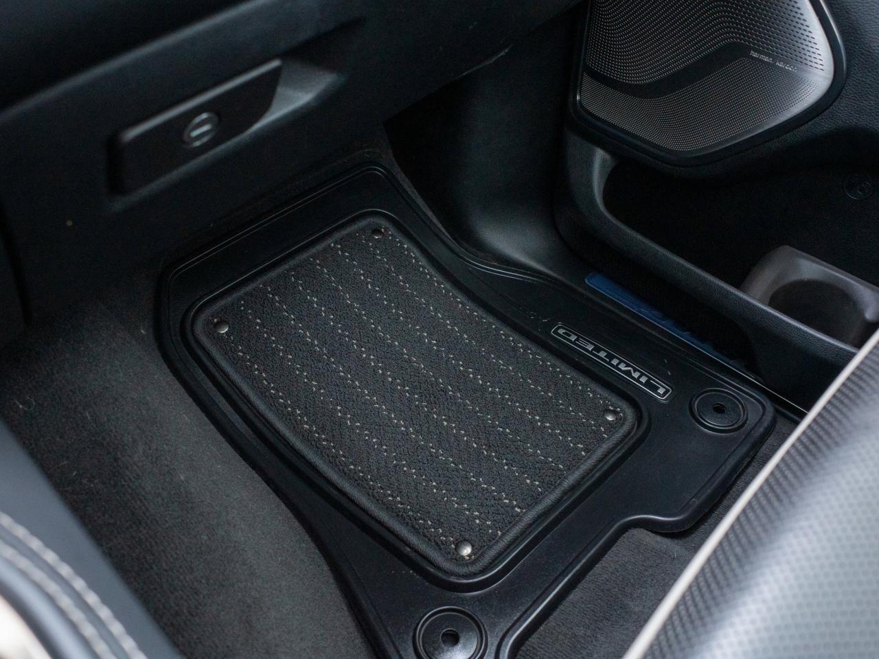 2020 RAM 1500 Limited - Wireless Charging Pad Photo