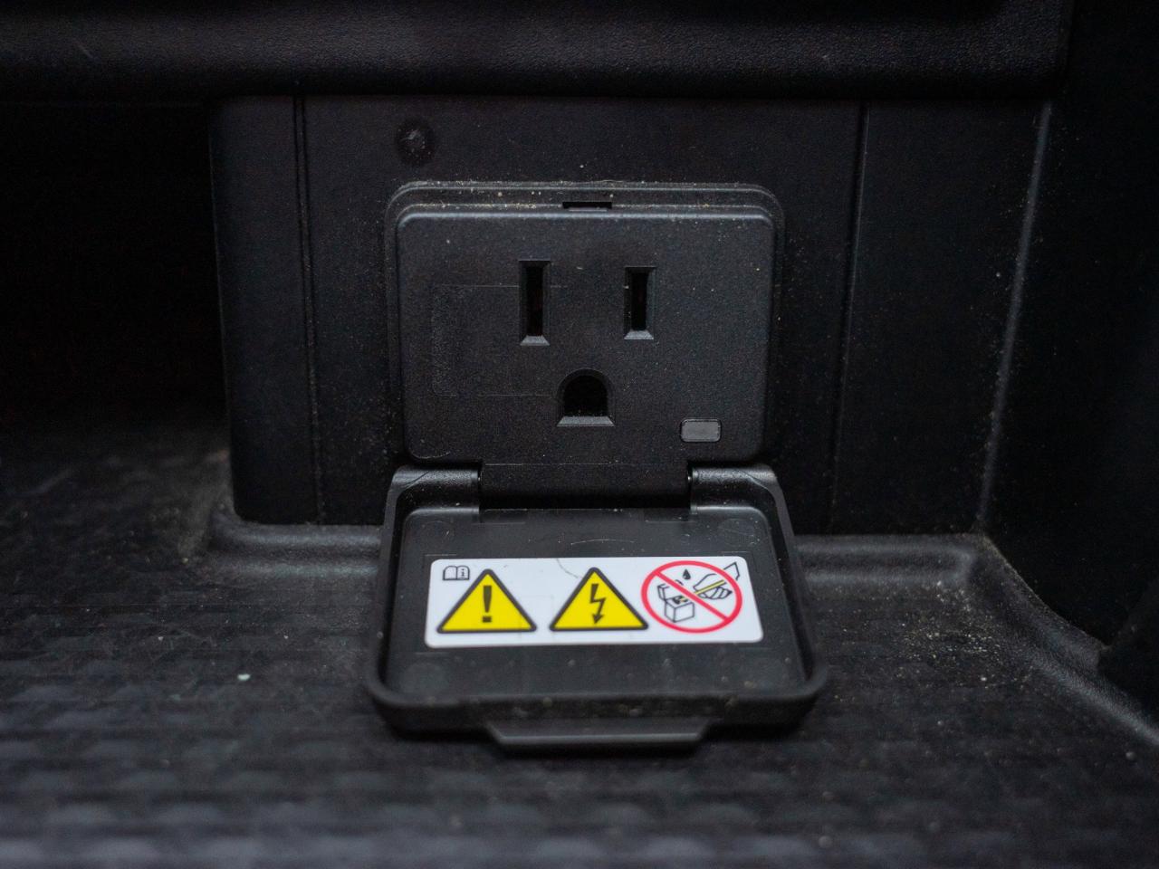 2020 RAM 1500 Limited - Wireless Charging Pad Photo