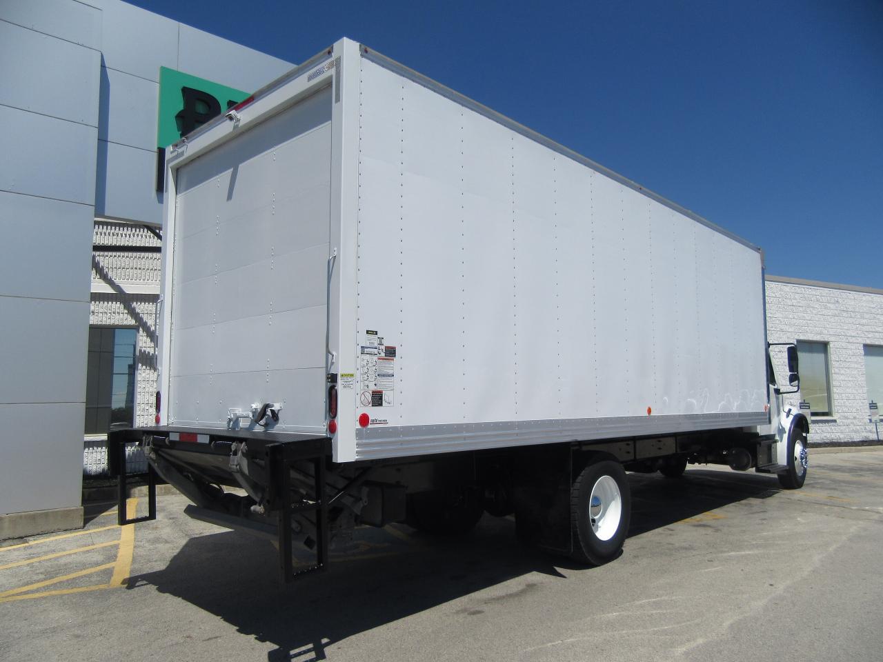 2023 Freightliner M2106 26FT ALUMINUM BOX POWER LIFT GATE Photo