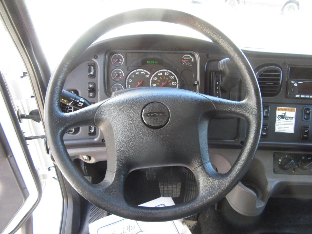 2023 Freightliner M2106 26FT ALUMINUM BOX POWER LIFT GATE Photo