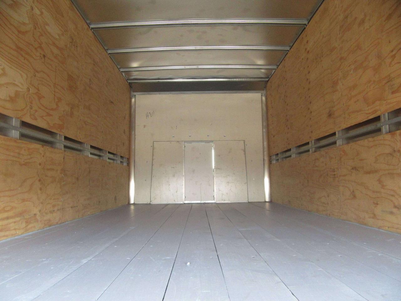 2024 GMC GMCSavana 4500 GAS 16FT BOX CUBE VAN WITH RAMP Photo